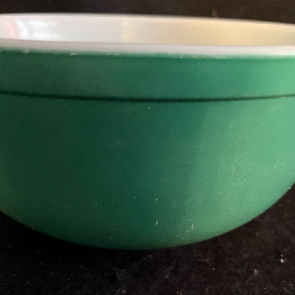 Vintage Pyrex ‘Primary Green’ Nesting Mixing Bowl 8 ¾” - Picture 5 of 9